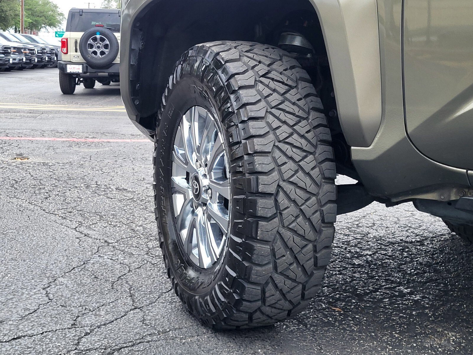 Used 2024 Toyota Tacoma Limited w/ Limited Package (LT) image 34