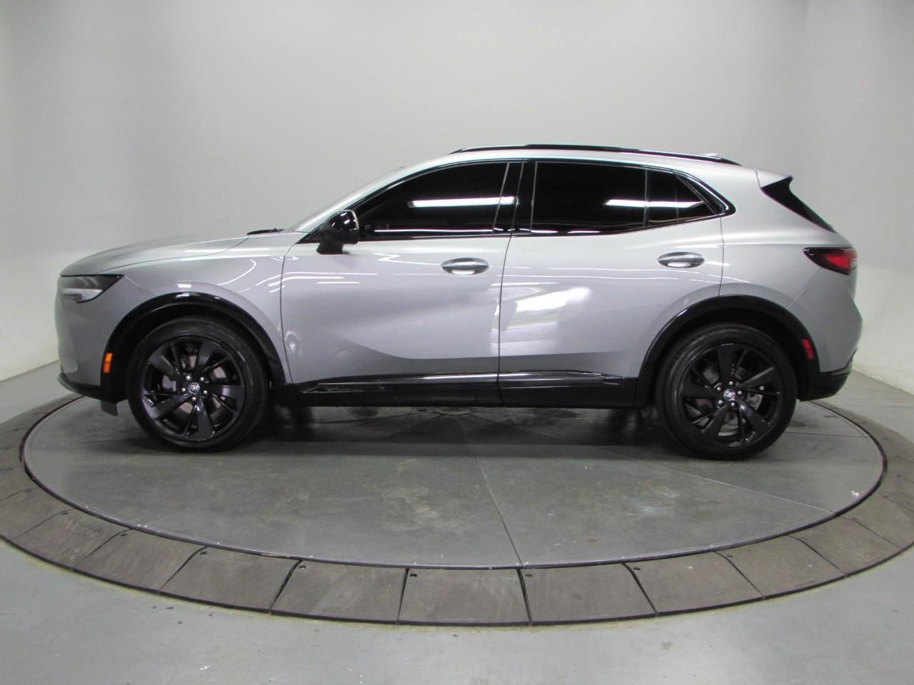 Used 2023 Buick Envision Essence w/ Sport Touring Package AWD/4WD image 4