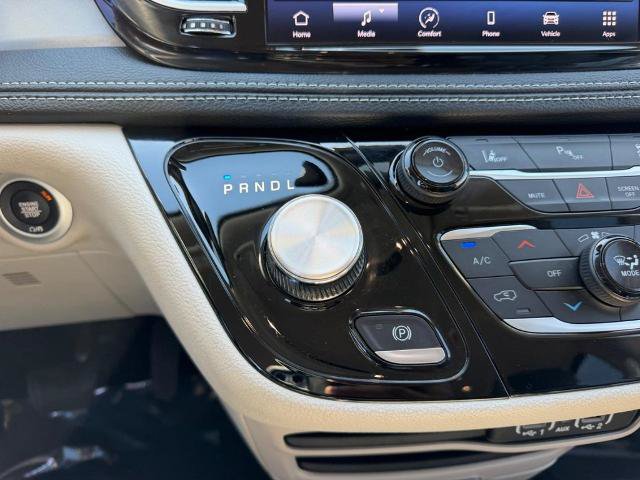 Used 2023 Chrysler Pacifica Touring-L FWD image 19