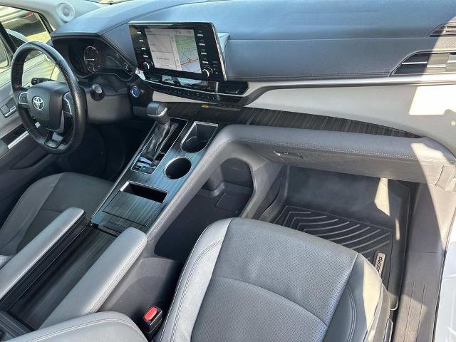 Used 2024 Toyota Sienna Limited image 30