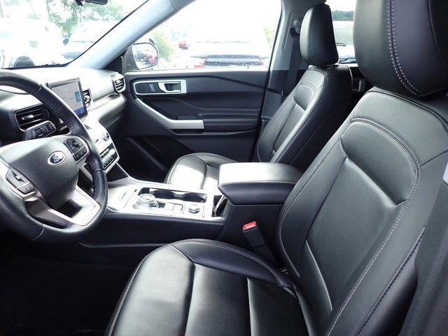 Certified 2022 Ford Explorer XLT w/ Equipment Group 202A image 17