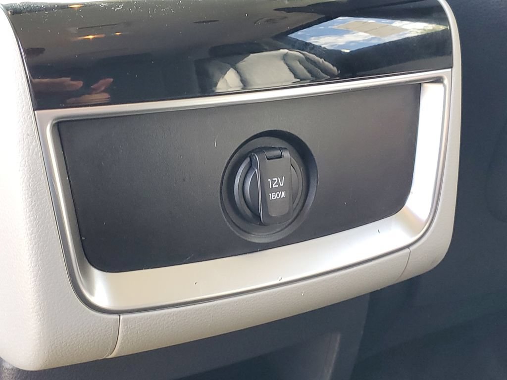 Used 2024 Kia Carnival EX FWD image 17