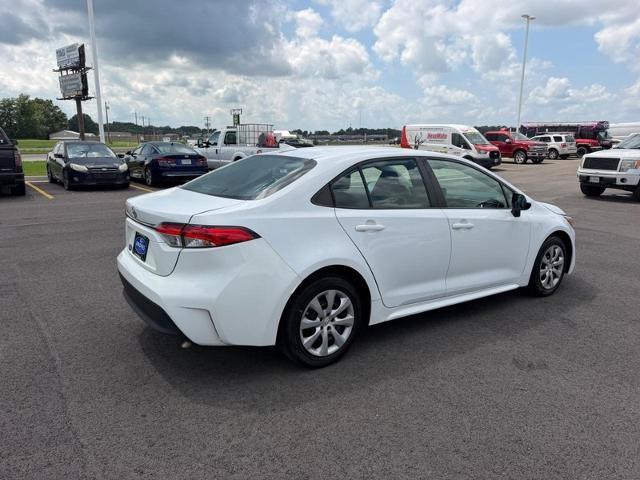 Used 2023 Toyota Corolla LE FWD image 5