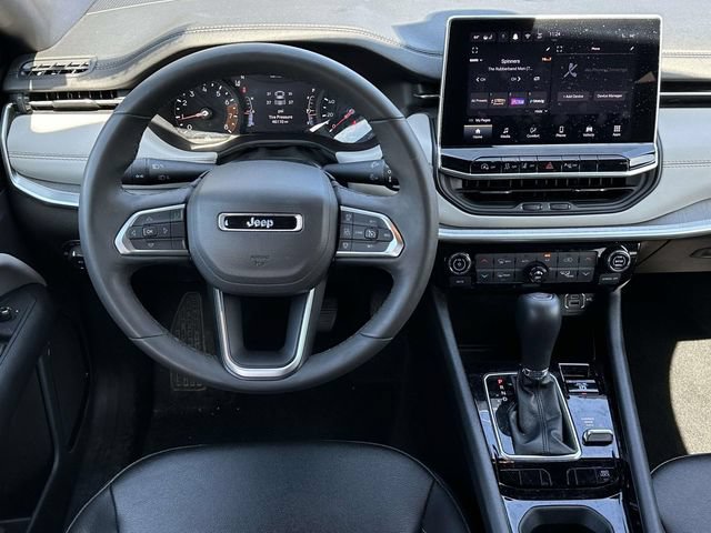 Used 2025 Jeep Compass Limited AWD/4WD image 9