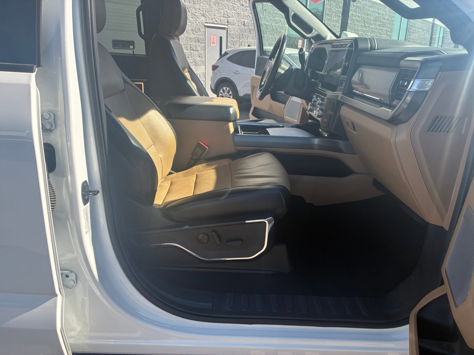 Certified 2023 Ford F250 Lariat w/ Tremor Off-Road Package image 31