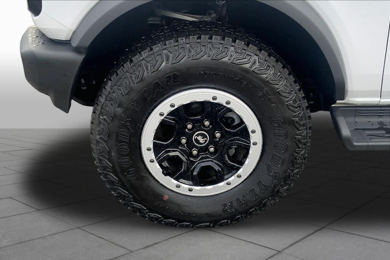 Certified 2025 Ford Bronco Outer Banks w/ Sasquatch Package AWD/4WD image 11