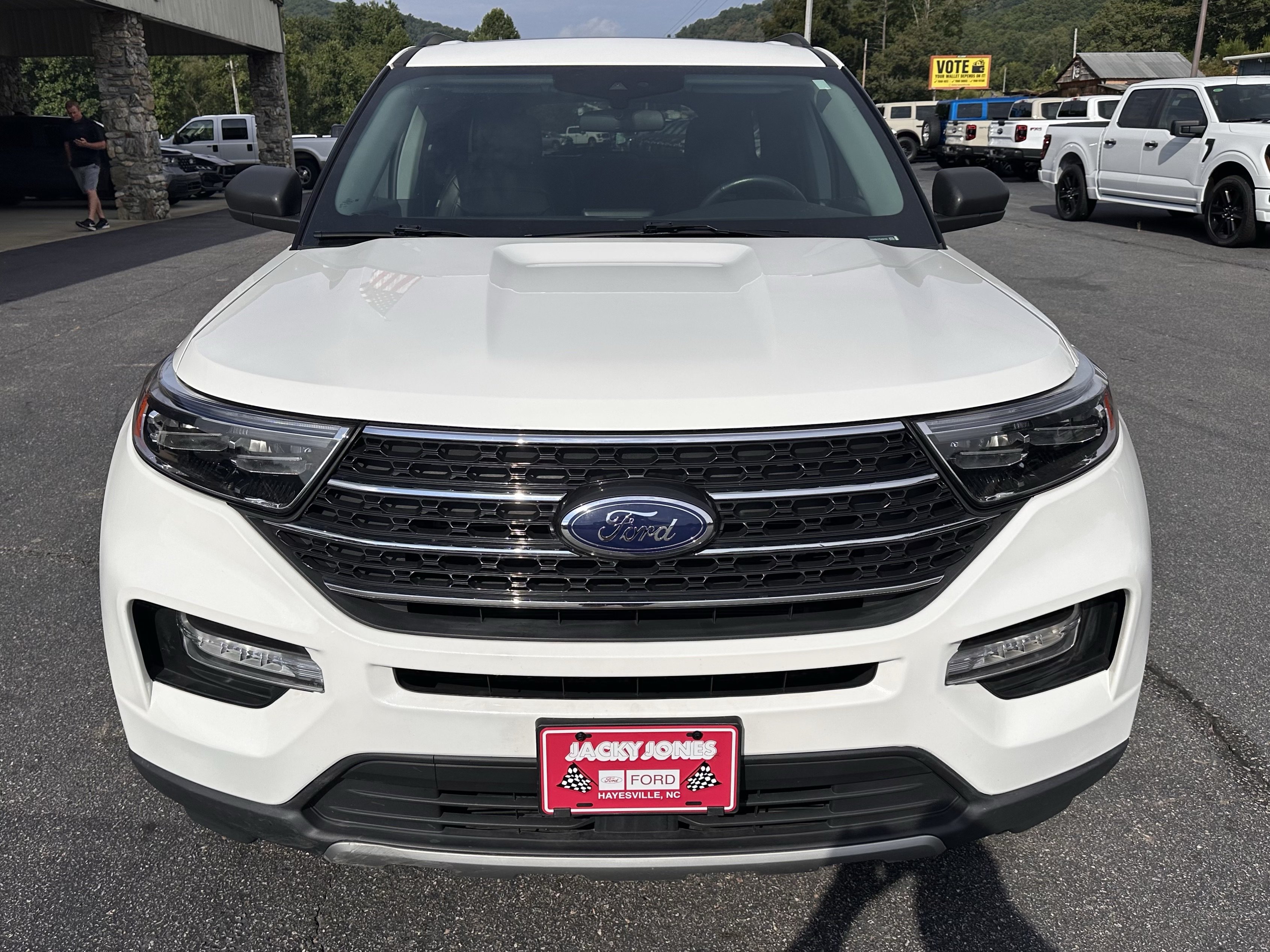Certified 2023 Ford Explorer XLT w/ Equipment Group 202A AWD/4WD image 3