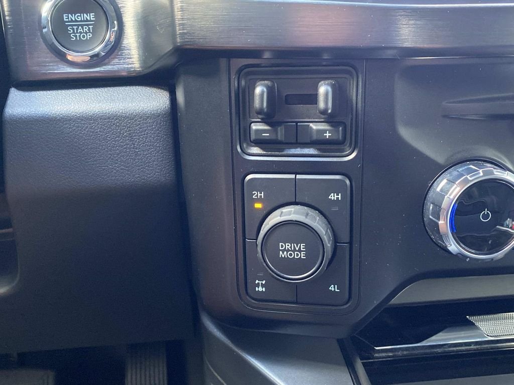 Certified 2024 Ford F250 Lariat w/ Lariat Ultimate Package AWD/4WD image 32