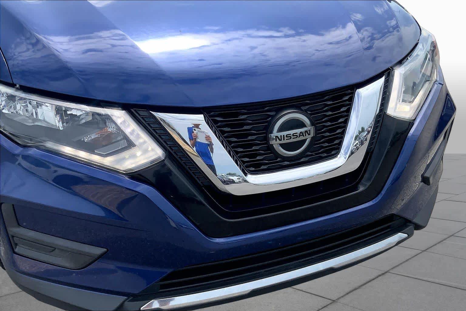 Used 2018 Nissan Rogue SV FWD image 30