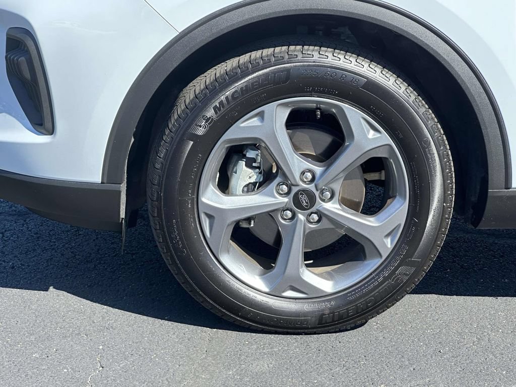 Certified 2025 Ford Escape ST-Line w/ Tech Pack #1 AWD/4WD image 8