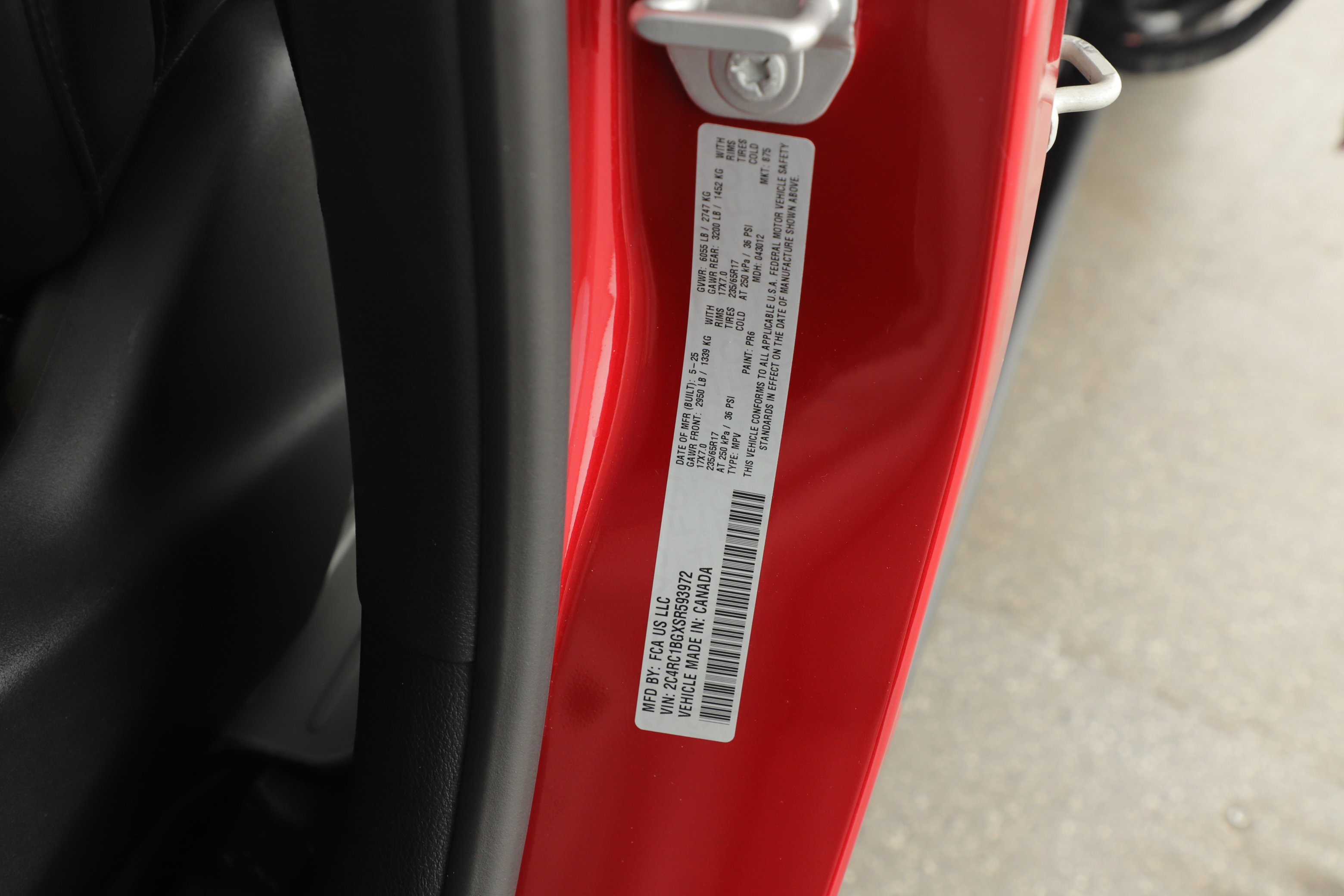 Used 2025 Chrysler Pacifica Select image 5