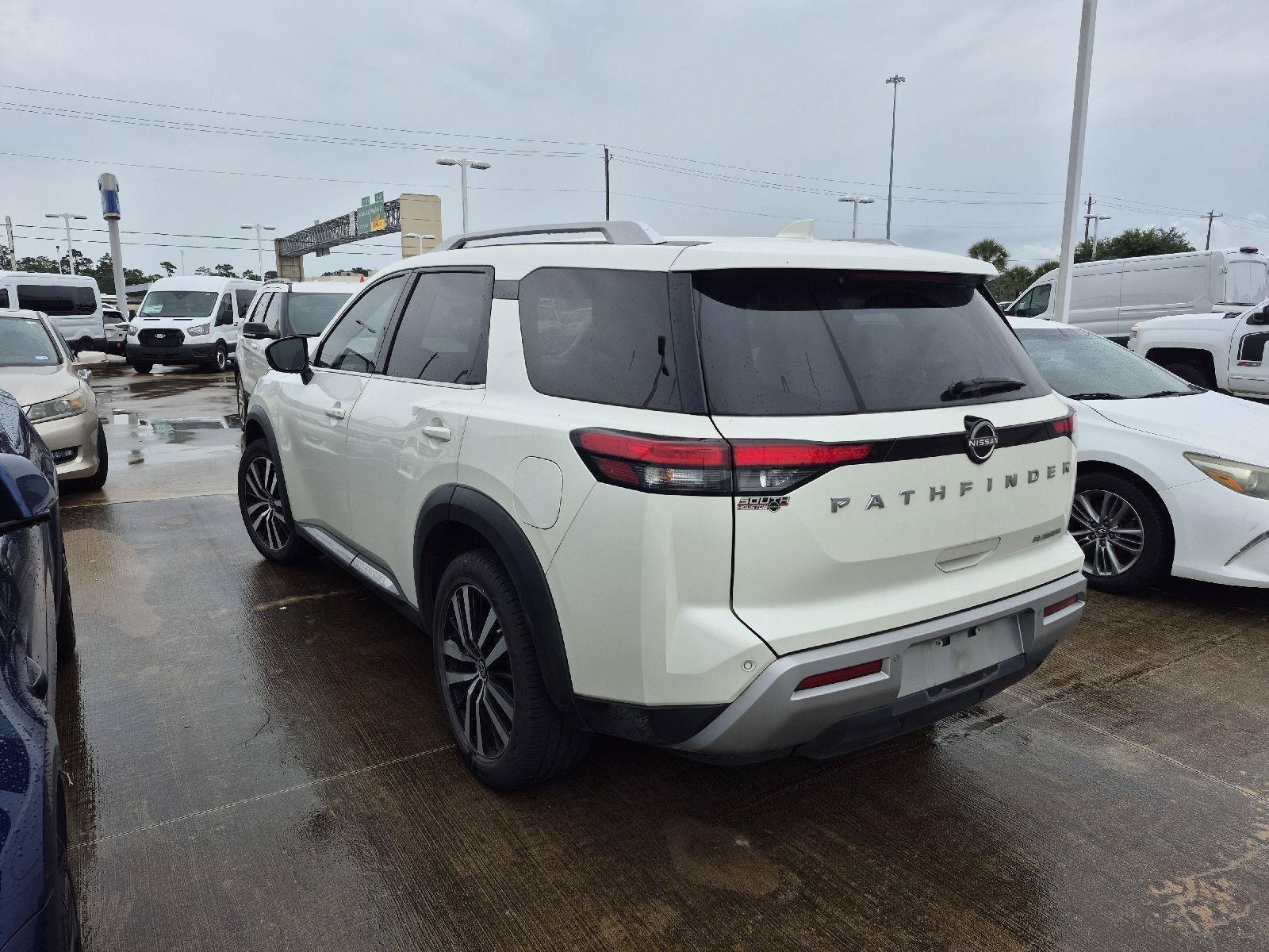 Used 2023 Nissan Pathfinder Platinum FWD image 4
