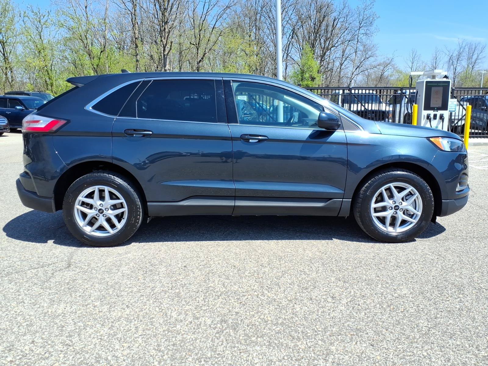 Certified 2023 Ford Edge SEL w/ Convenience Package AWD/4WD image 9