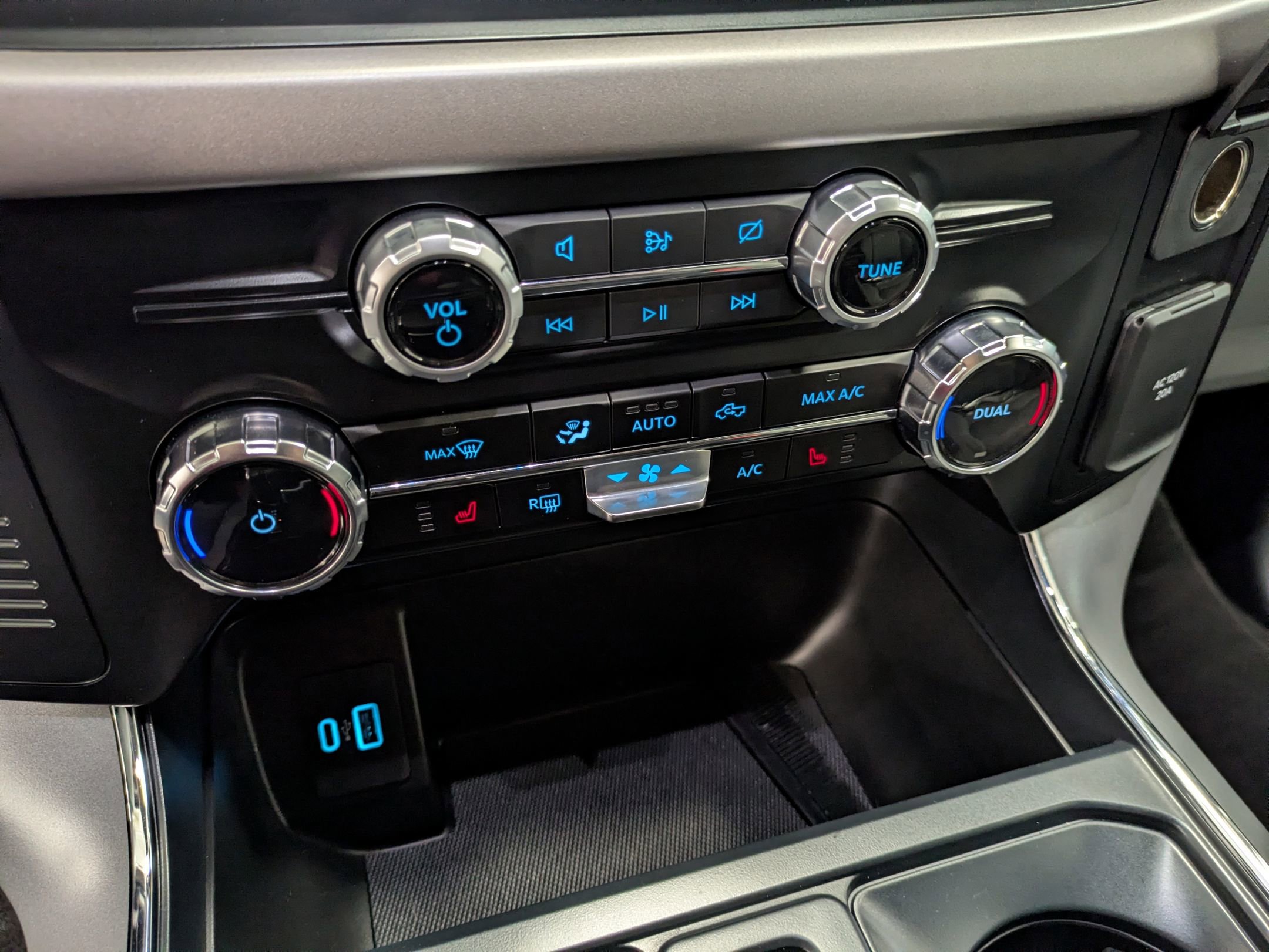 Certified 2024 Ford F150 Lightning XLT w/ Max Trailer Tow Package image 26