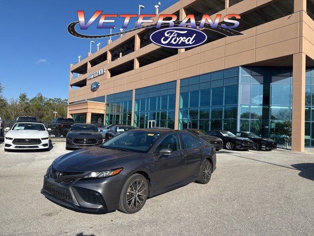 Used 2022 Toyota Camry SE w/ Carpet Mat Package (TMS) image 1