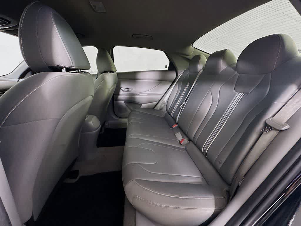 Used 2022 Hyundai Elantra SEL FWD image 12