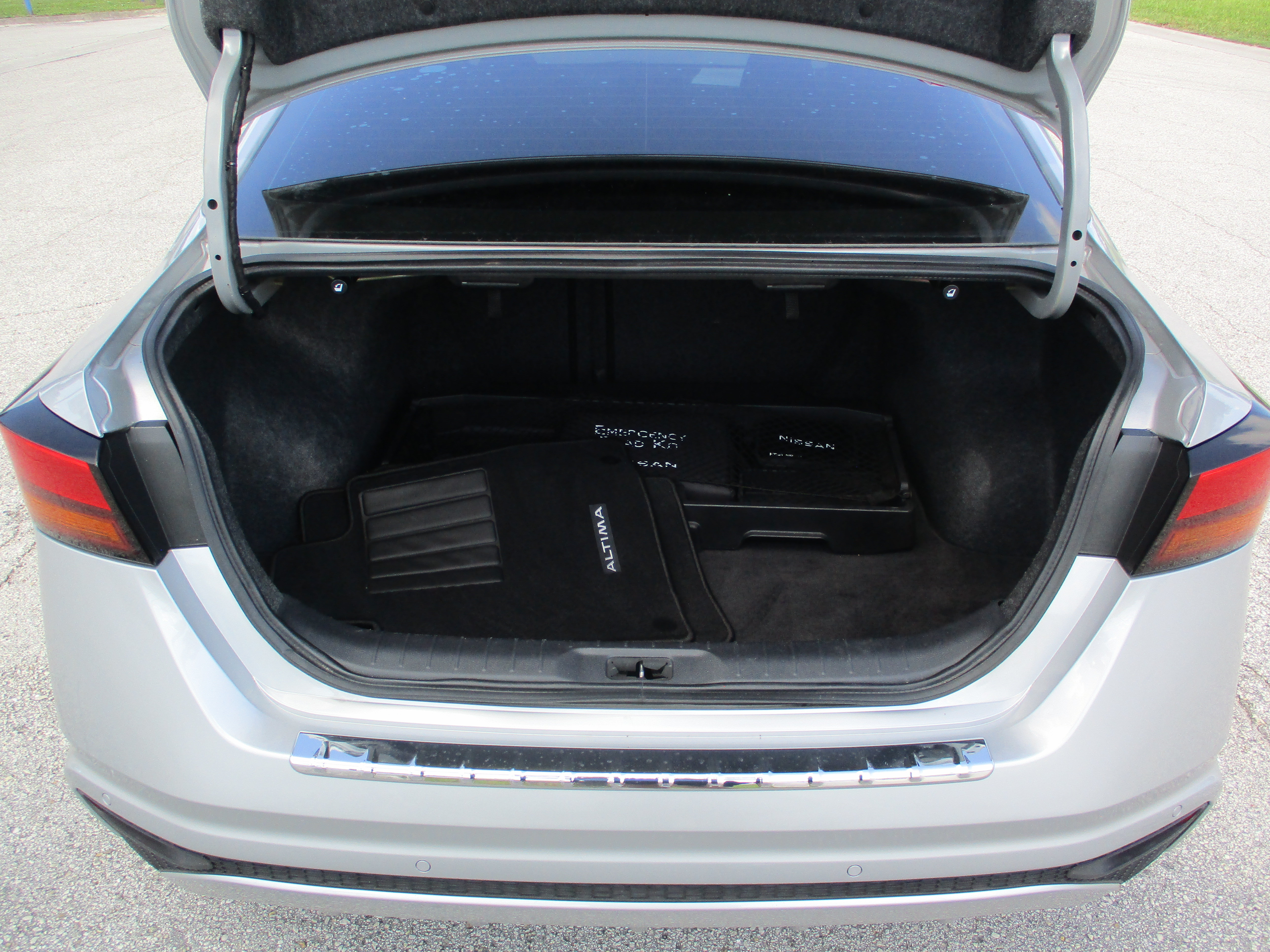 Used 2022 Nissan Altima 2.5 SV FWD image 12