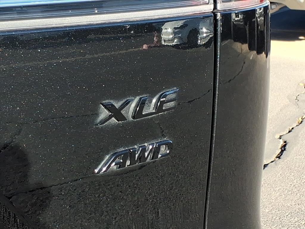 Used 2023 Toyota Corolla Cross XLE image 14