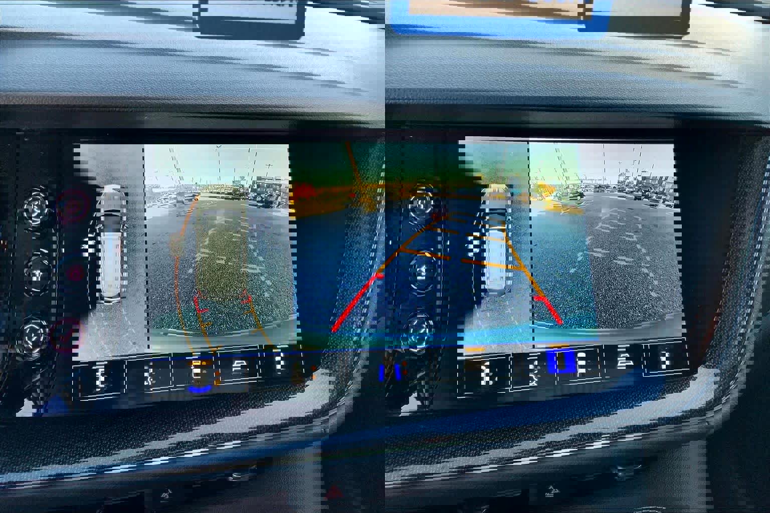 Used 2023 Buick Envision Essence w/ Technology Package I image 28