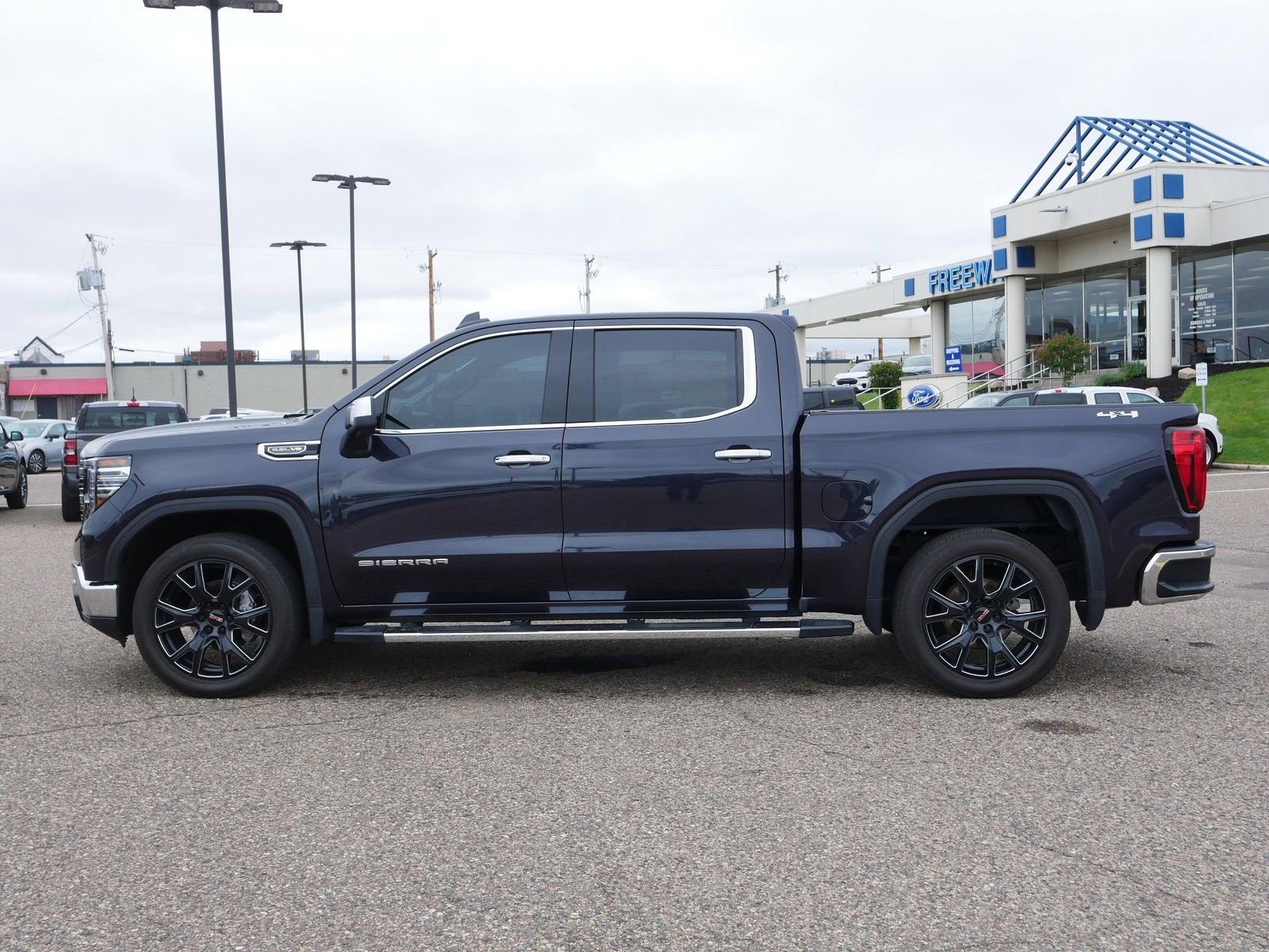 Used 2022 GMC Sierra 1500 SLT w/ SLT Premium Plus Package AWD/4WD image 2