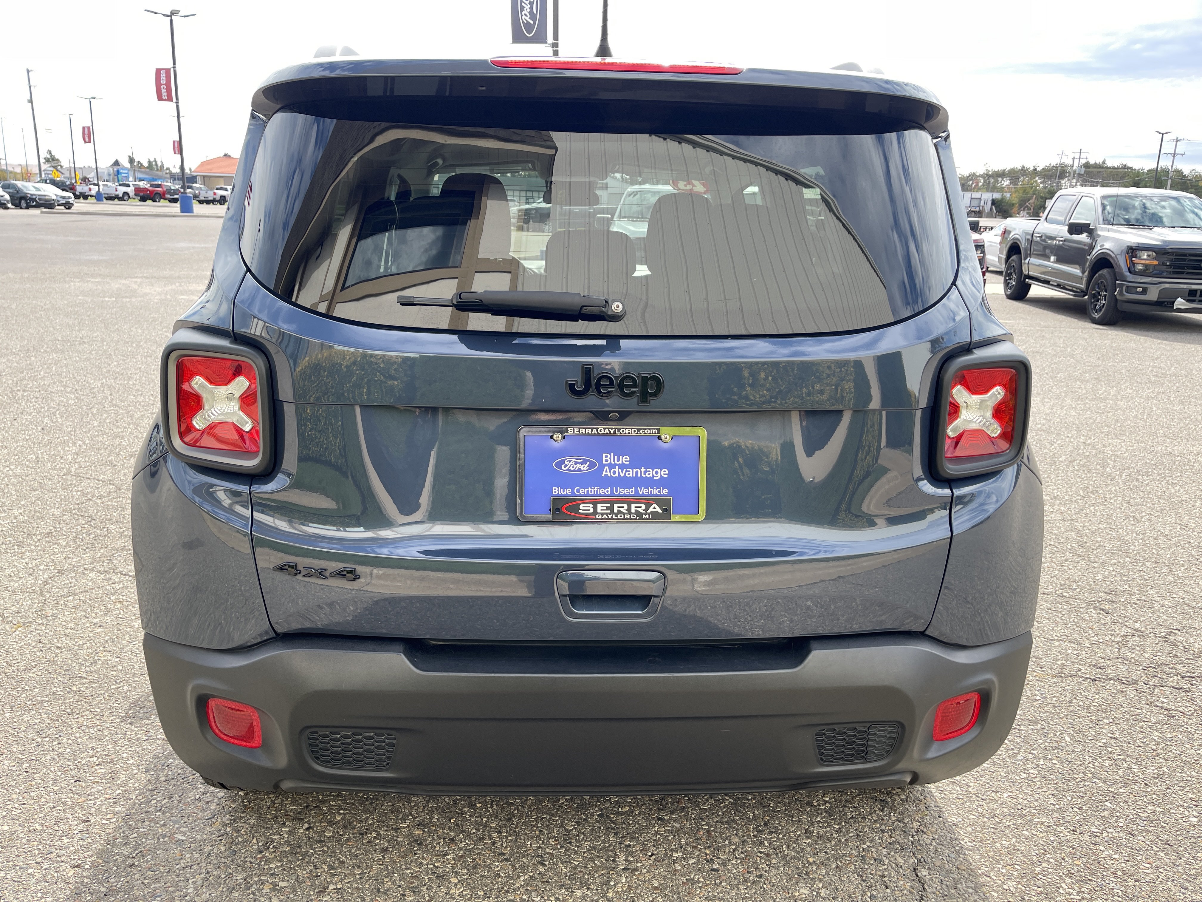 Used 2023 Jeep Renegade Latitude AWD/4WD image 4