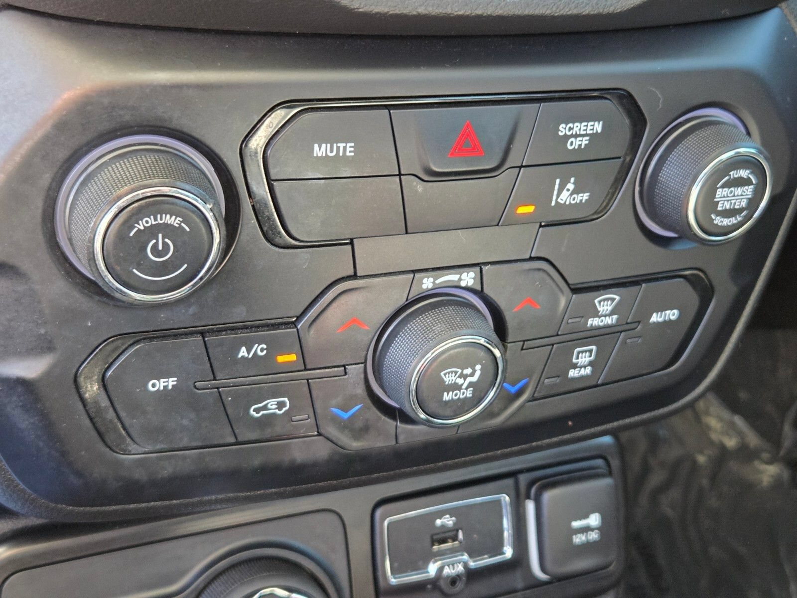 Used 2023 Jeep Renegade Limited w/ Sun/Sound Group AWD/4WD image 22