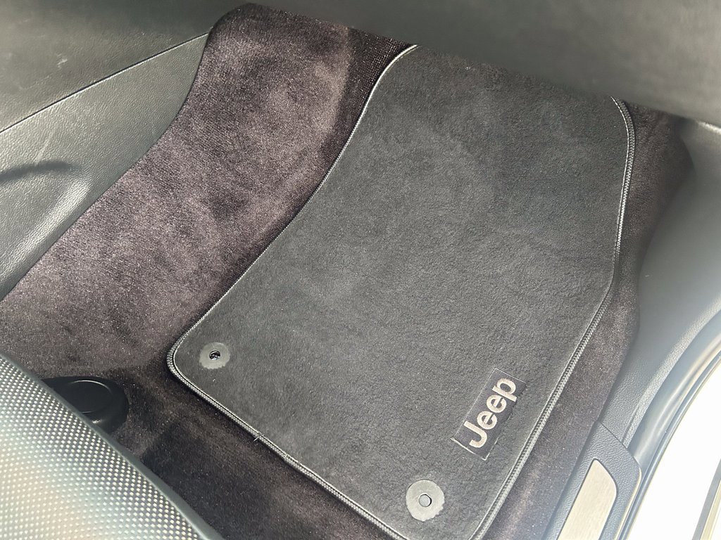Used 2017 Jeep Grand Cherokee Summit image 20