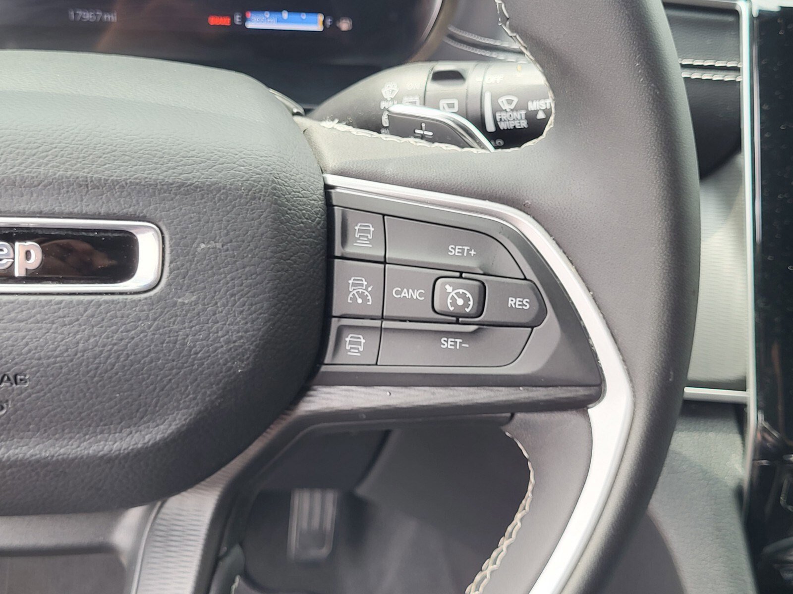 Used 2025 Jeep Grand Cherokee L Laredo image 29