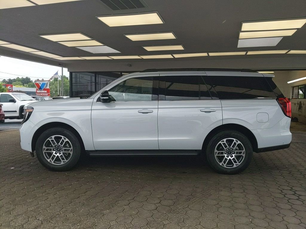 Certified 2025 Ford Expedition Active RWD image 10