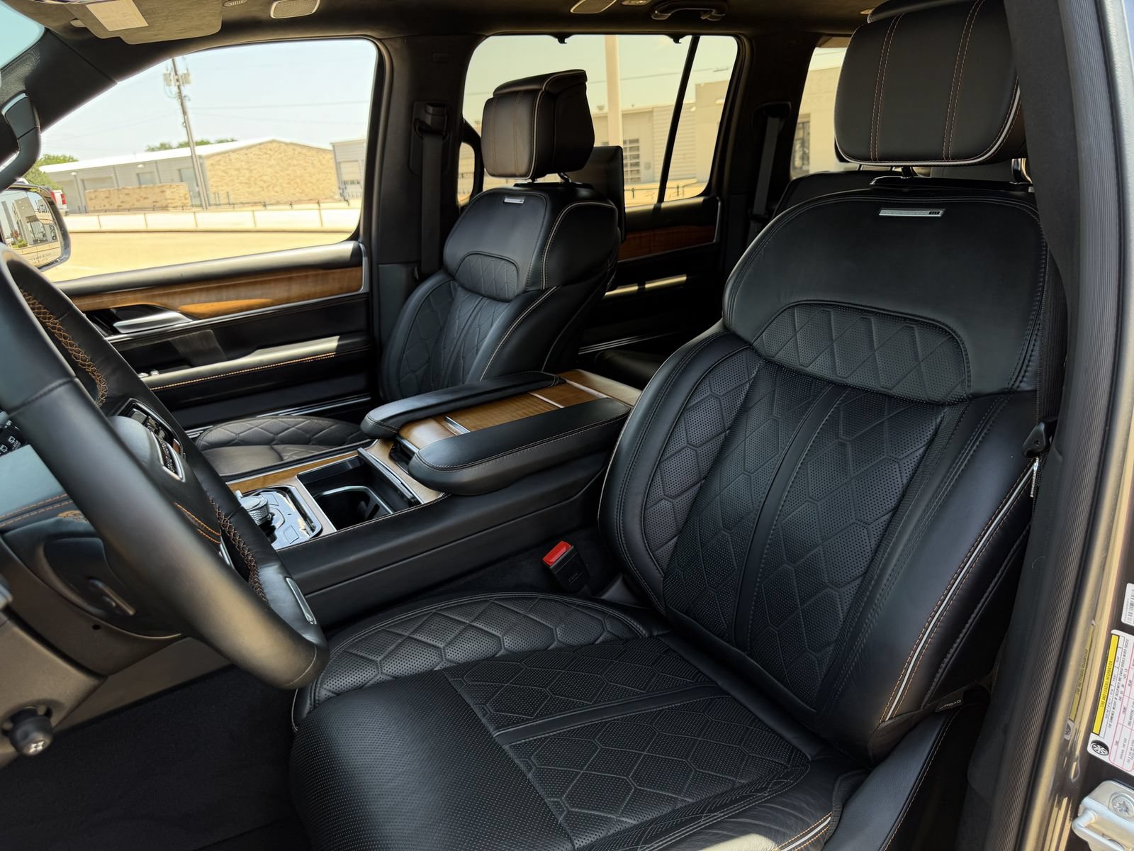 Used 2024 Jeep Grand Wagoneer Series III w/ Rear Seat Video Group 1 AWD/4WD image 26