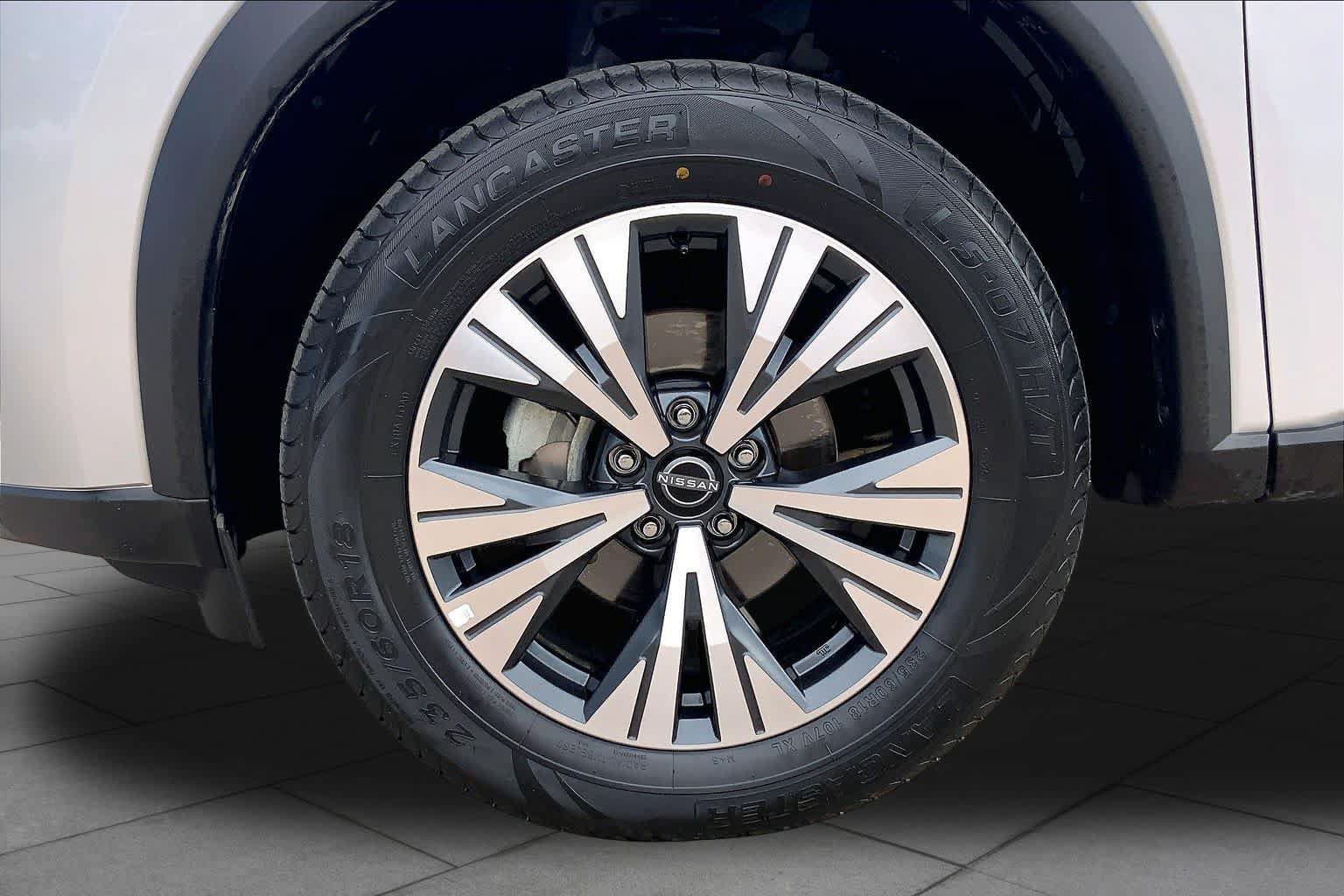 Used 2023 Nissan Rogue SV AWD/4WD image 11