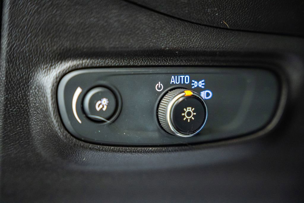 Used 2023 Chevrolet Equinox LS w/ LS Convenience Package AWD/4WD image 39