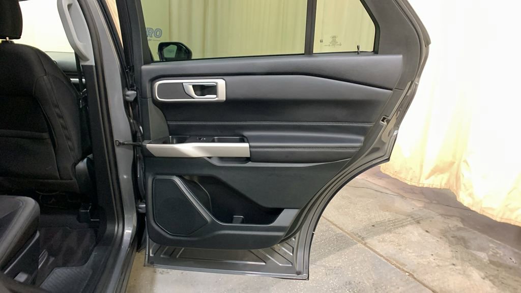 Certified 2023 Ford Explorer XLT w/ Class IV Trailer Tow Package image 16