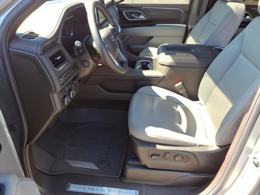 Used 2024 Chevrolet Tahoe Z71 w/ Luxury Package AWD/4WD image 4