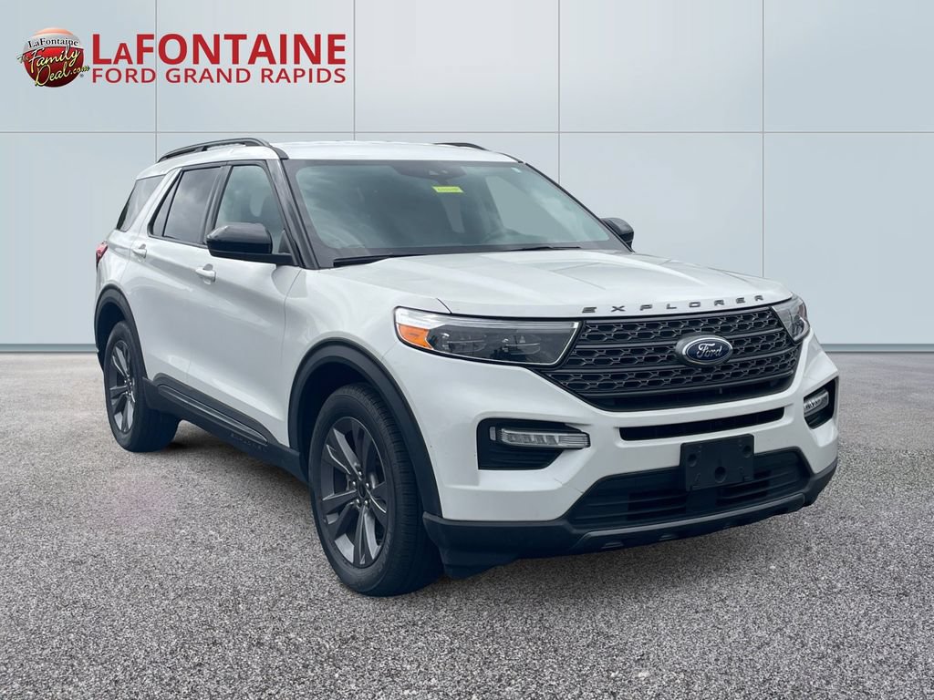 Certified 2023 Ford Explorer XLT w/ Equipment Group 202A AWD/4WD image 3