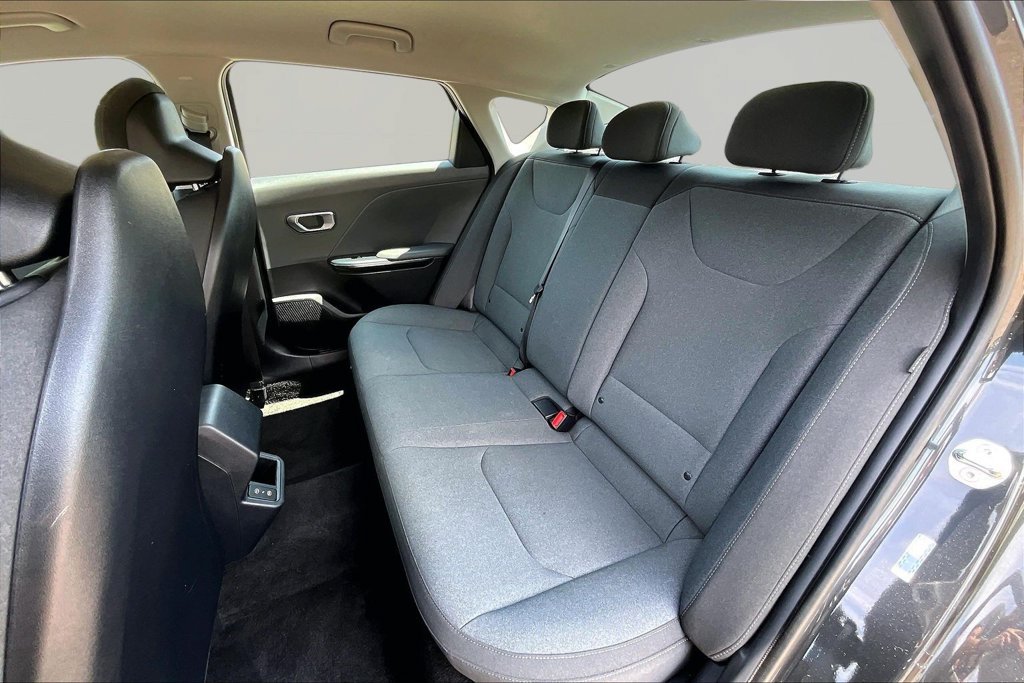 Used 2025 Kia K4 FWD image 26