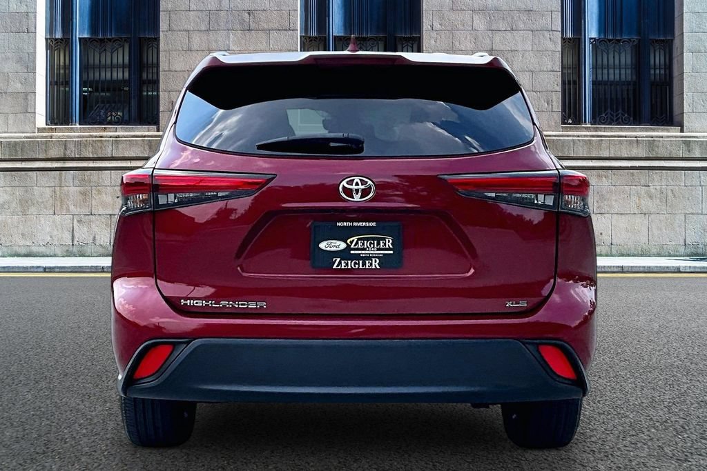 Used 2022 Toyota Highlander XLE FWD image 4