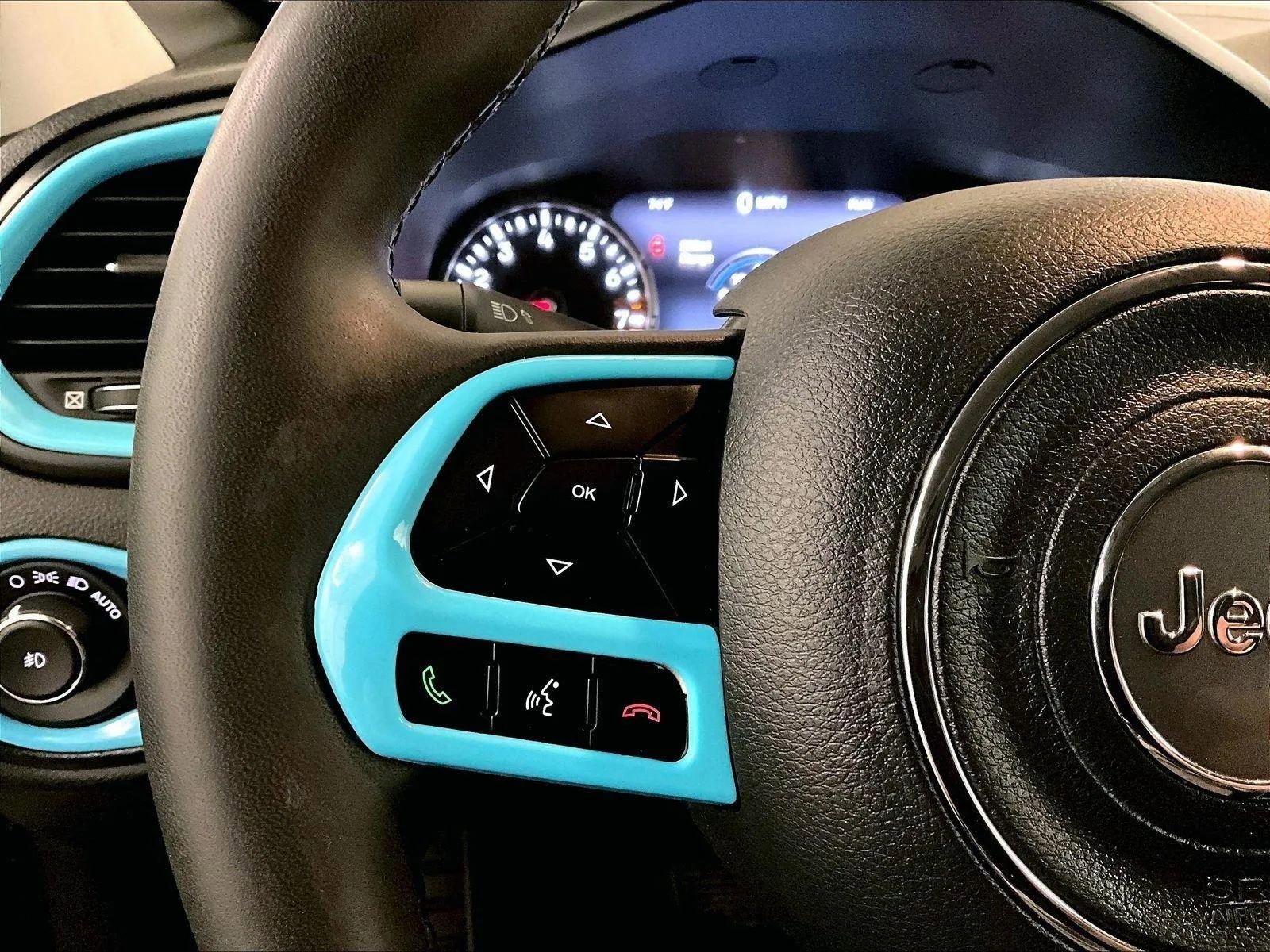 Used 2021 Jeep Renegade Latitude FWD image 17