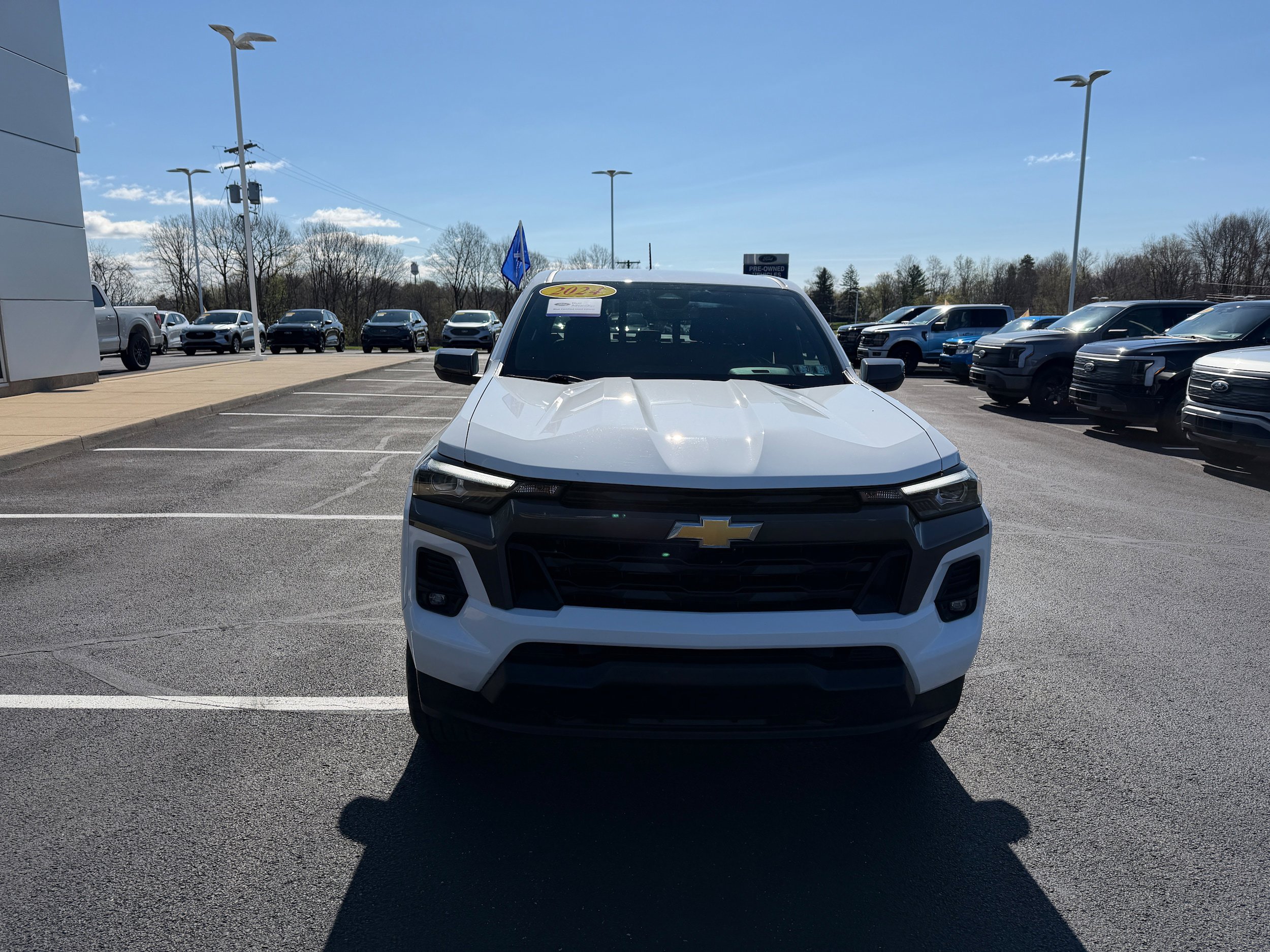 Used 2024 Chevrolet Colorado LT w/ LT Convenience Package III AWD/4WD image 3