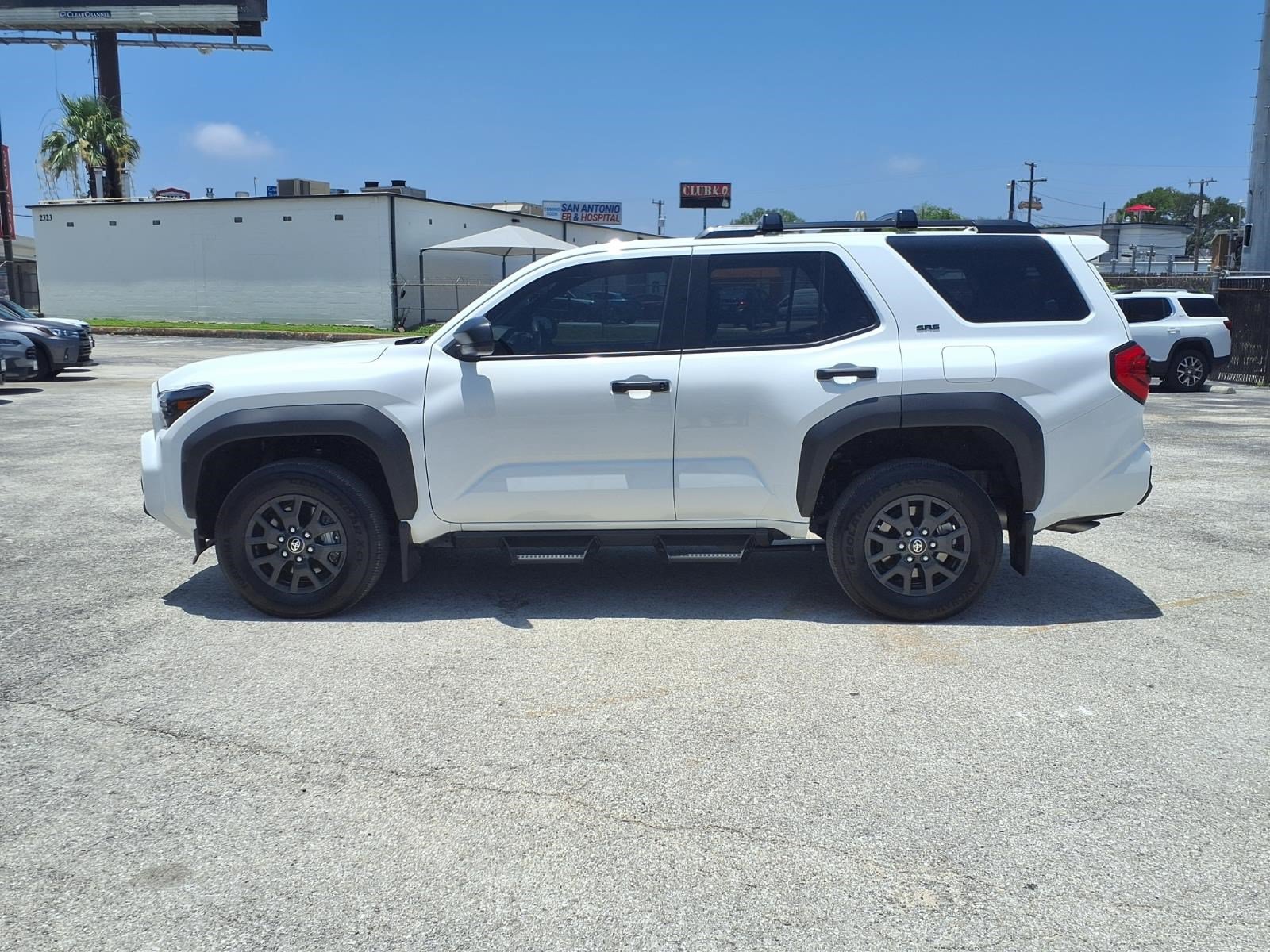 Used 2025 Toyota 4Runner SR5 AWD/4WD image 9