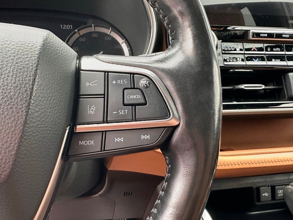 Used 2021 Toyota Highlander Platinum AWD/4WD image 31