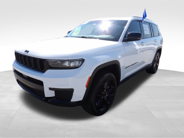 Used 2023 Jeep Grand Cherokee L Laredo AWD/4WD image 3