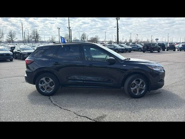Certified 2024 Ford Escape ST-Line w/ Tech Pack #1 AWD/4WD image 3