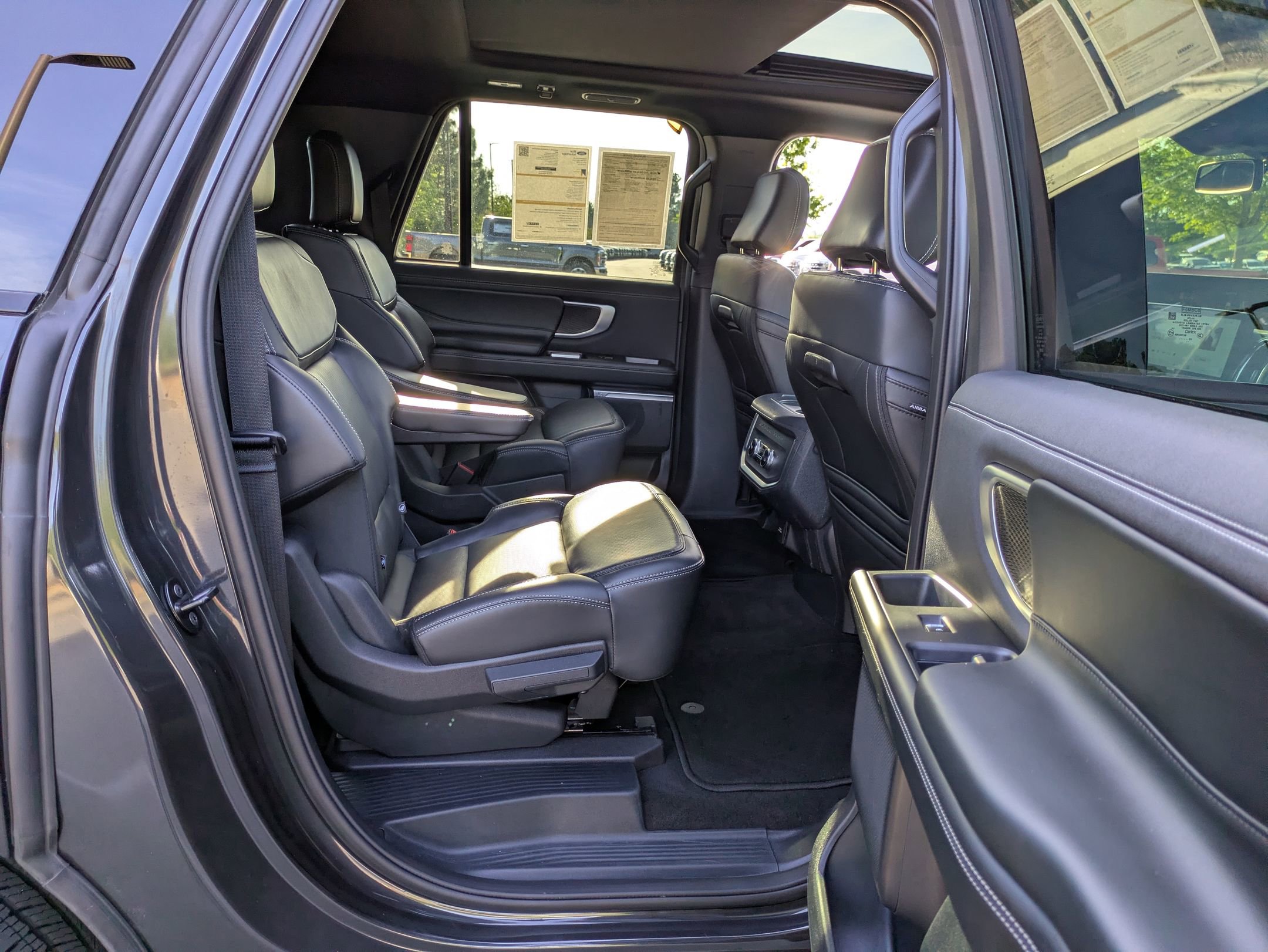 Certified 2025 Ford Expedition Max Platinum w/ Stealth Appearance Package AWD/4WD image 36