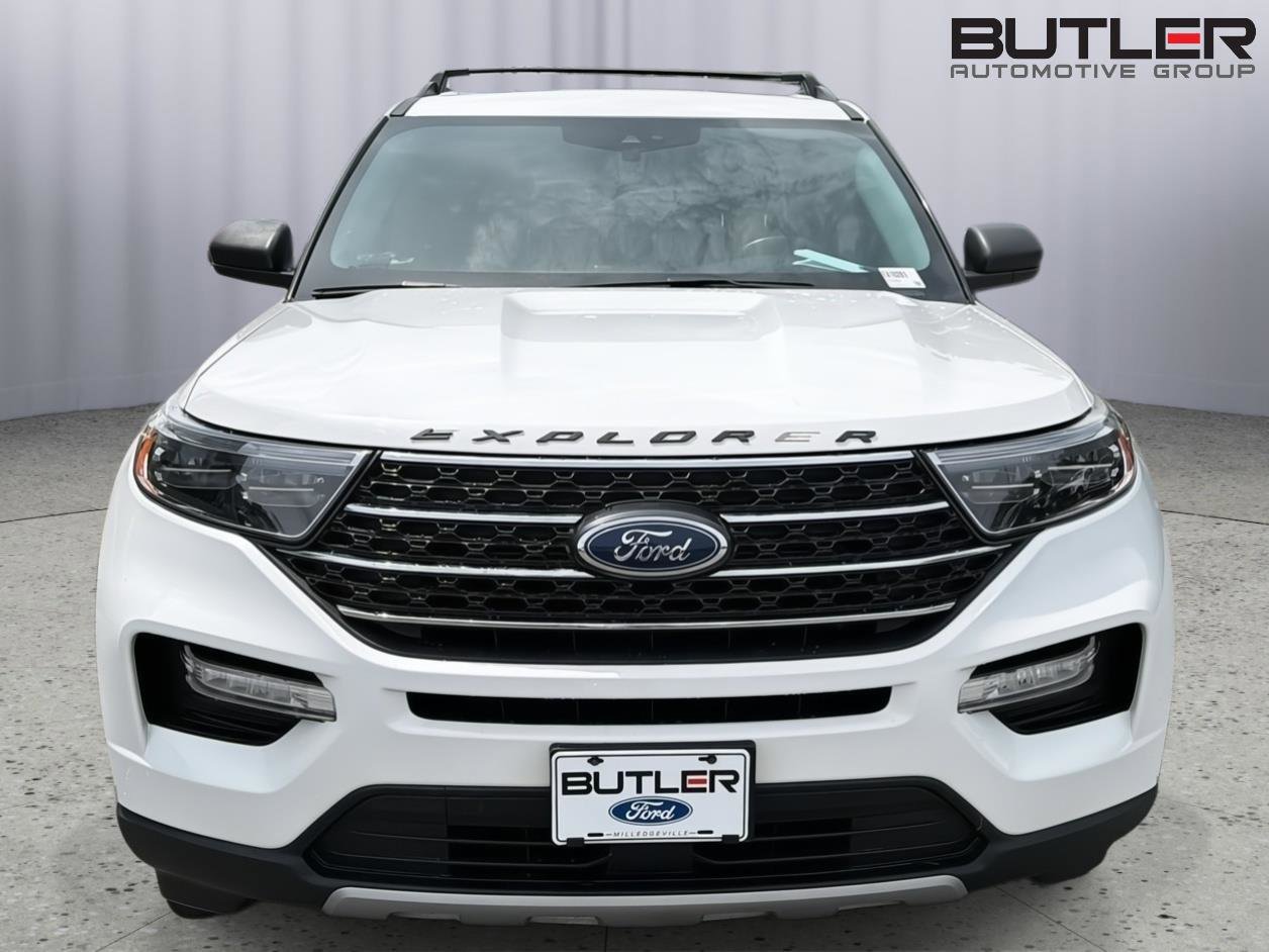 Certified 2022 Ford Explorer XLT w/ Equipment Group 202A RWD image 9