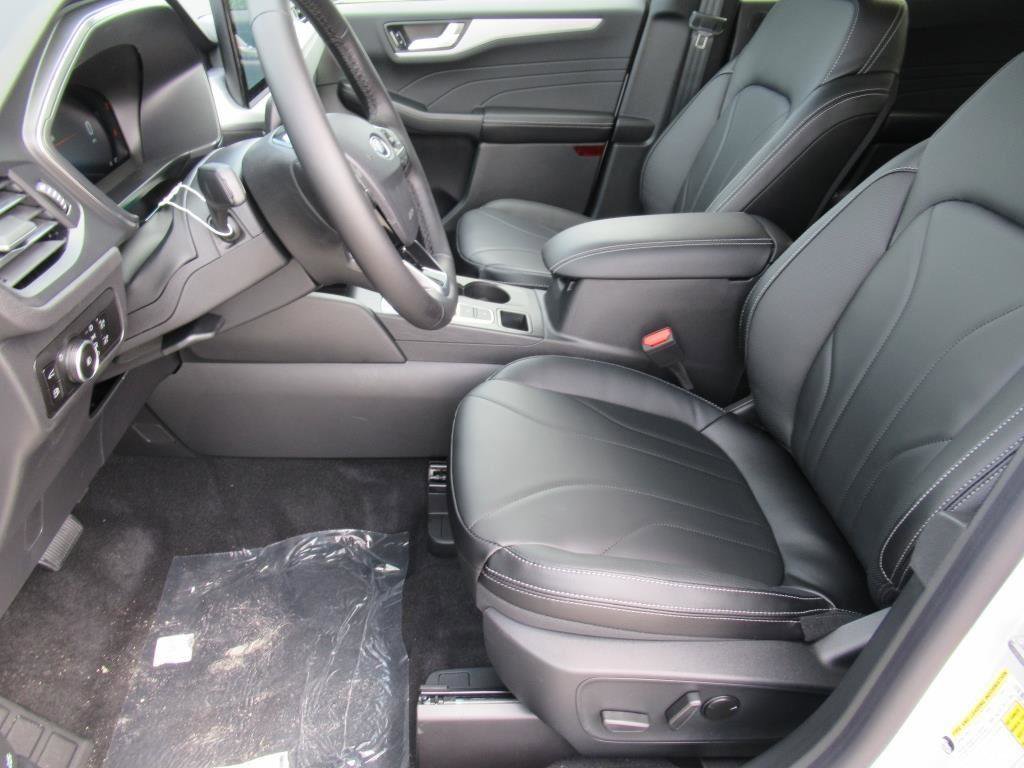 Certified 2025 Ford Escape SE w/ PHEV Premium Package image 19