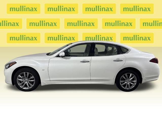 Used 2019 INFINITI Q70 Luxe image 2