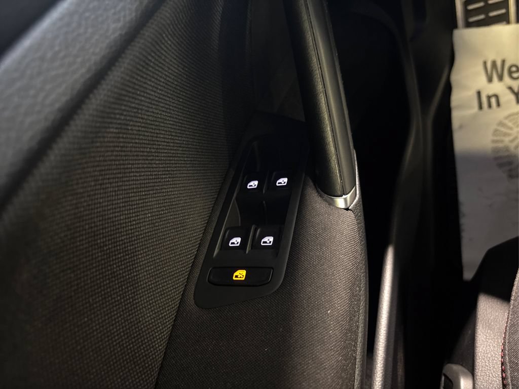 Used 2018 Volkswagen GTI SE FWD image 35