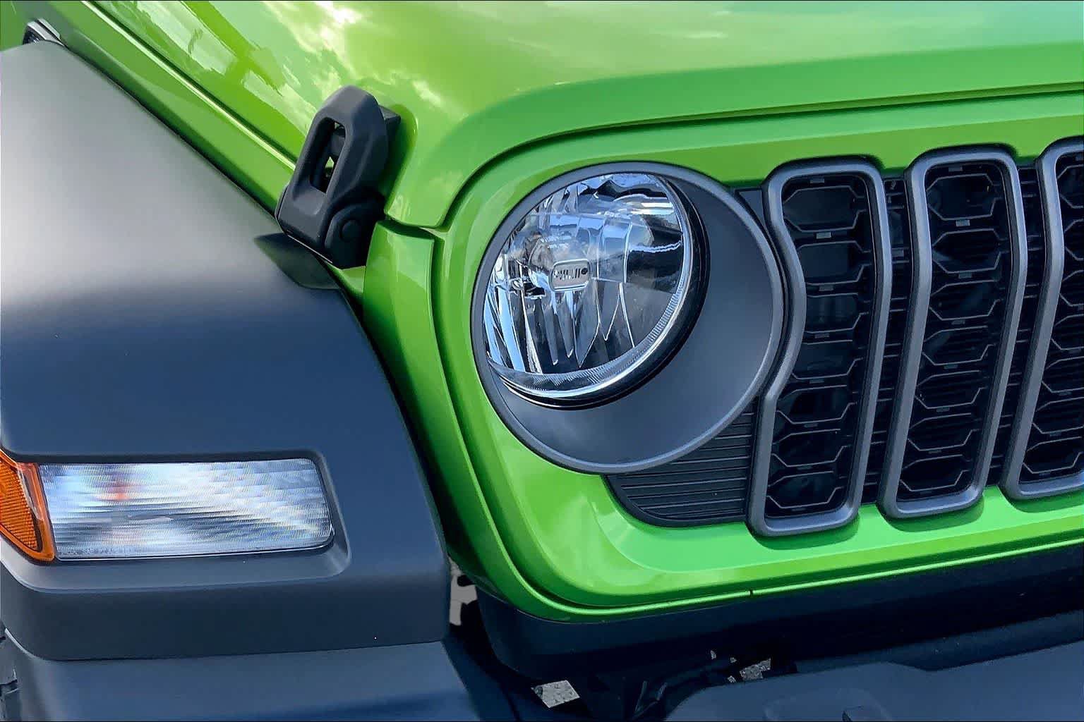 Used 2025 Jeep Wrangler Unlimited Sport AWD/4WD image 26