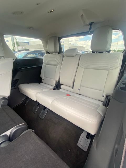Certified 2025 Ford Expedition Platinum w/ Platinum Ultimate Package AWD/4WD image 7